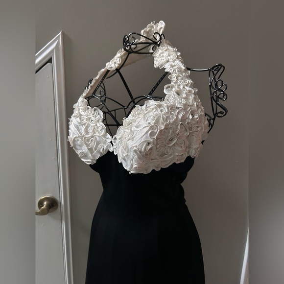 VTG Women’s 80s Elegant Black and White Halter Formal Dress. NYE Cocktail Dress - Picture 2 of 16